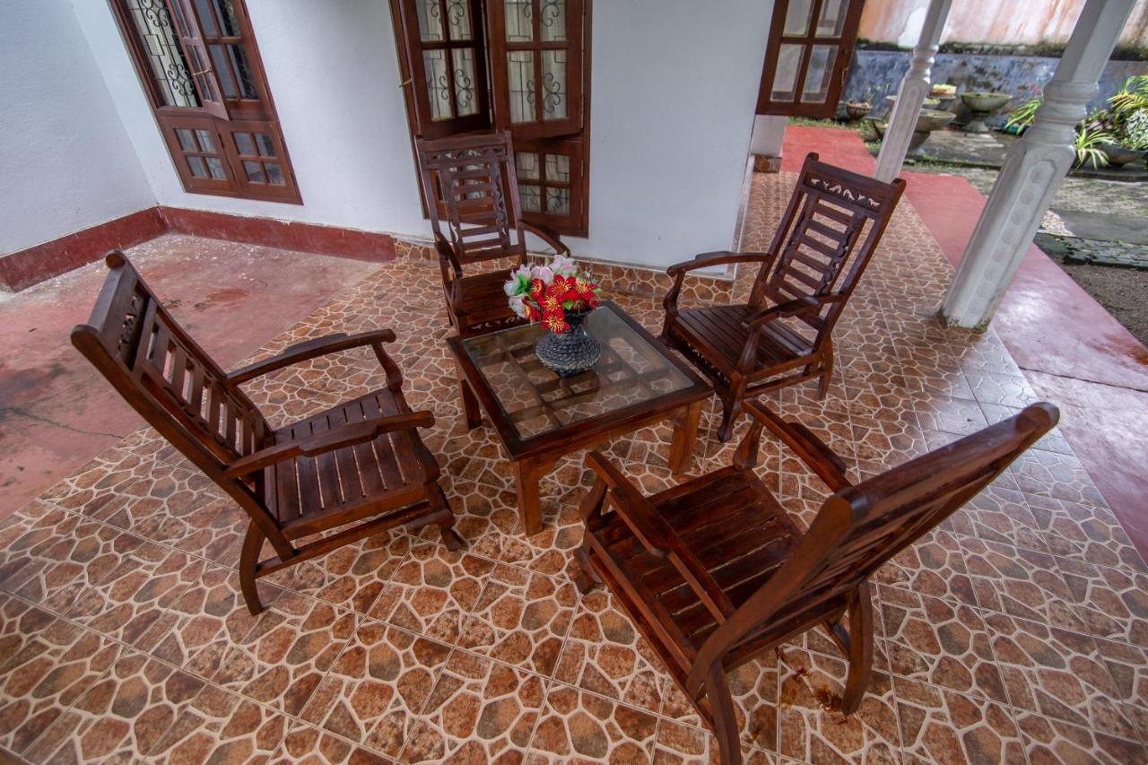 Mountain Gem Villa Хіккадува Екстер'єр фото