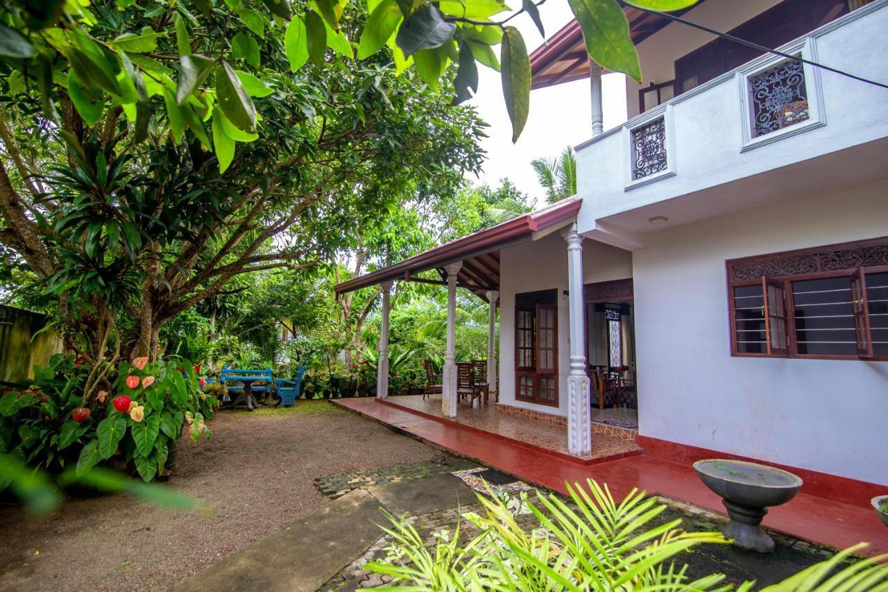 Mountain Gem Villa Хіккадува Екстер'єр фото