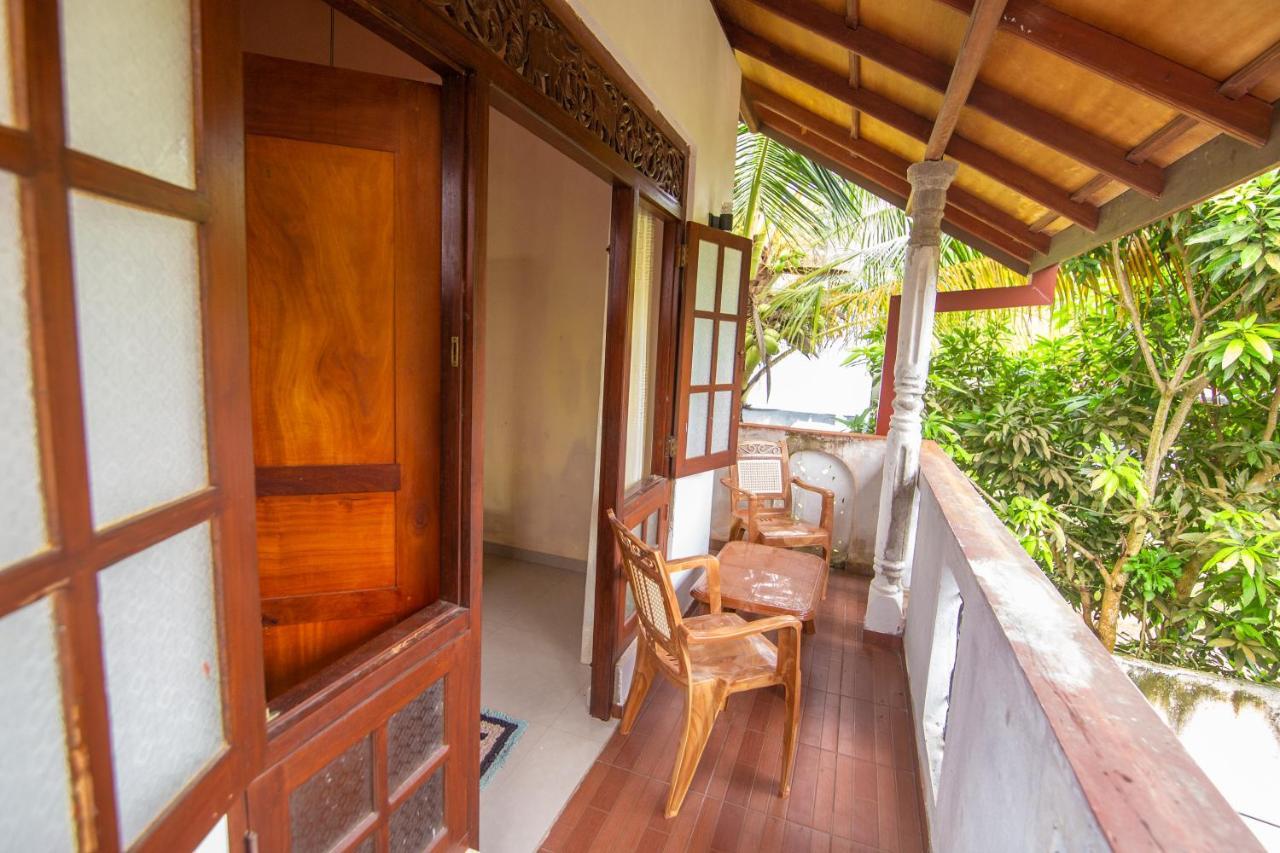 Mountain Gem Villa Хіккадува Екстер'єр фото